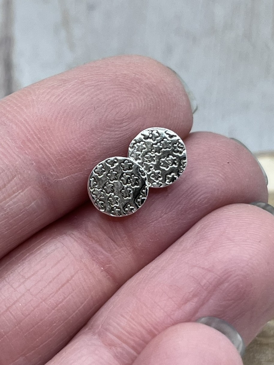 Virágos ezüst fülbevaló 