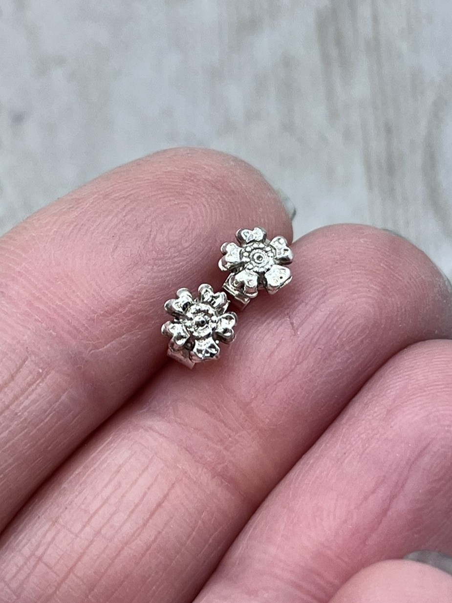 Virág ezüst fülbevaló 