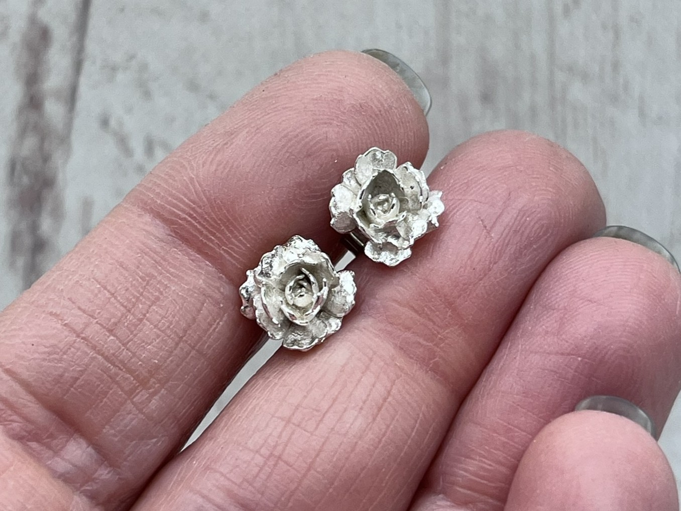 Szellőrózsa ezüst fülbevaló