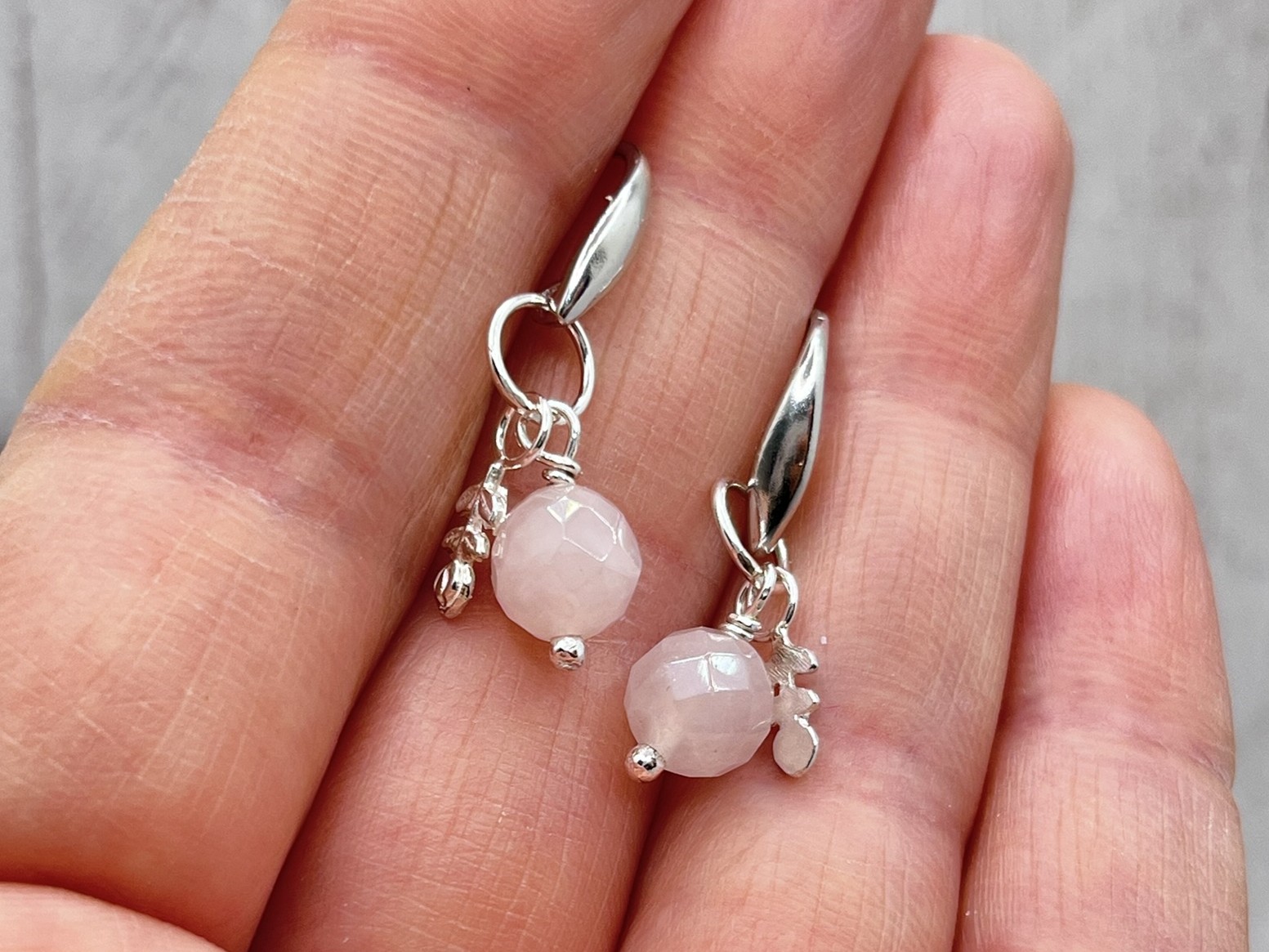 Rózsakvarc ezüst fülbevaló levélkével