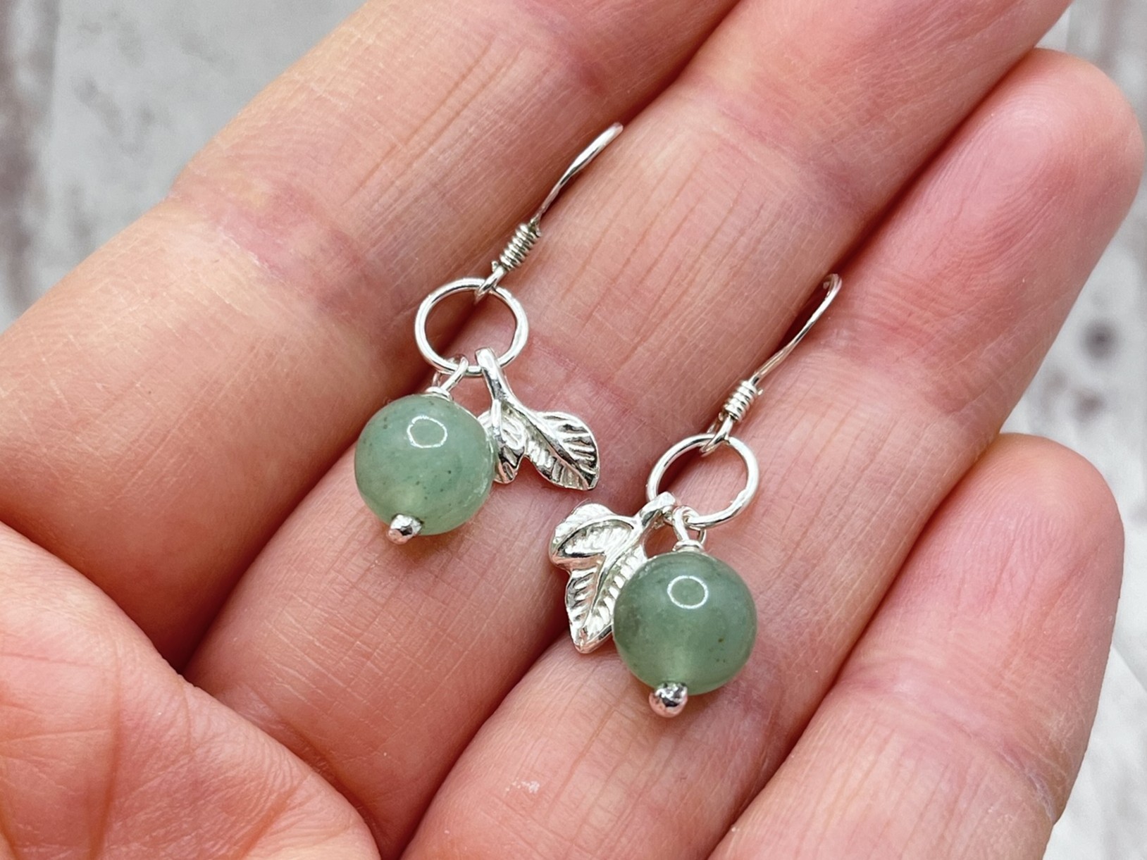 Aventurin ezüst fülbevaló levélkével 