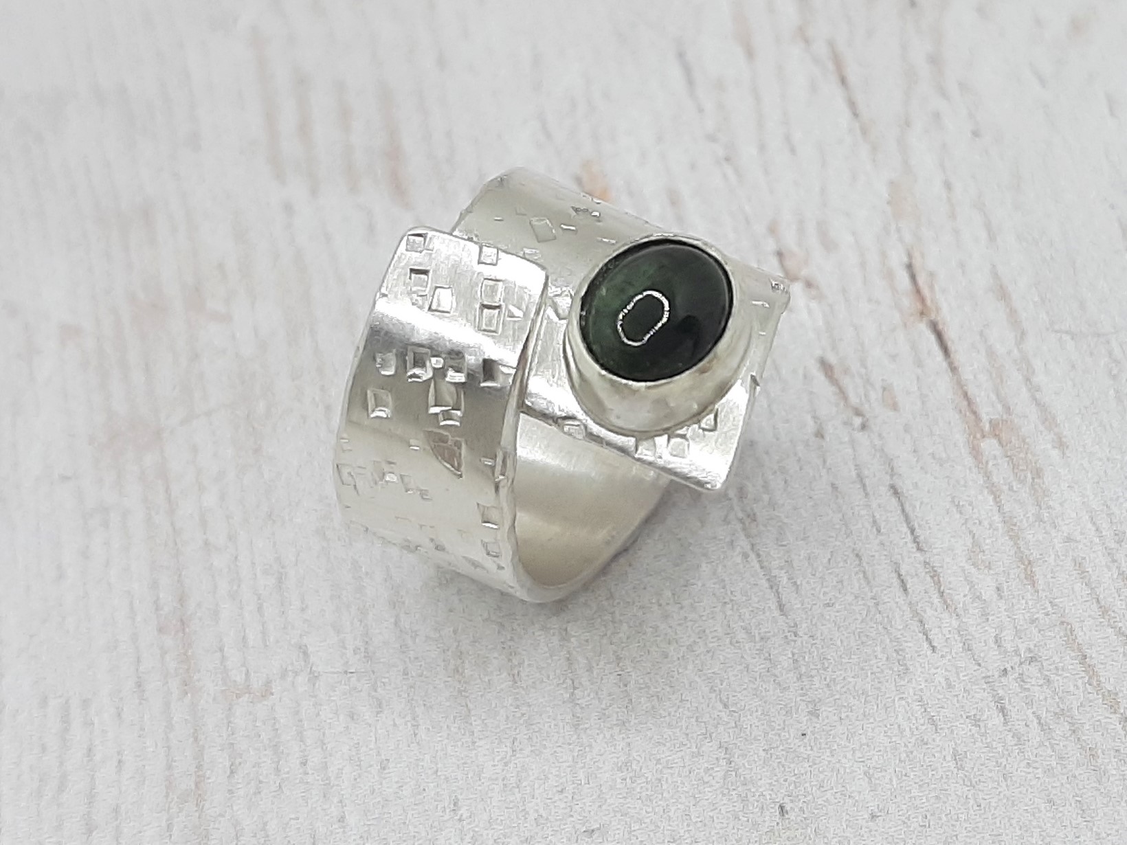 Turmalin ezüst gyűrű (sötétzöld)