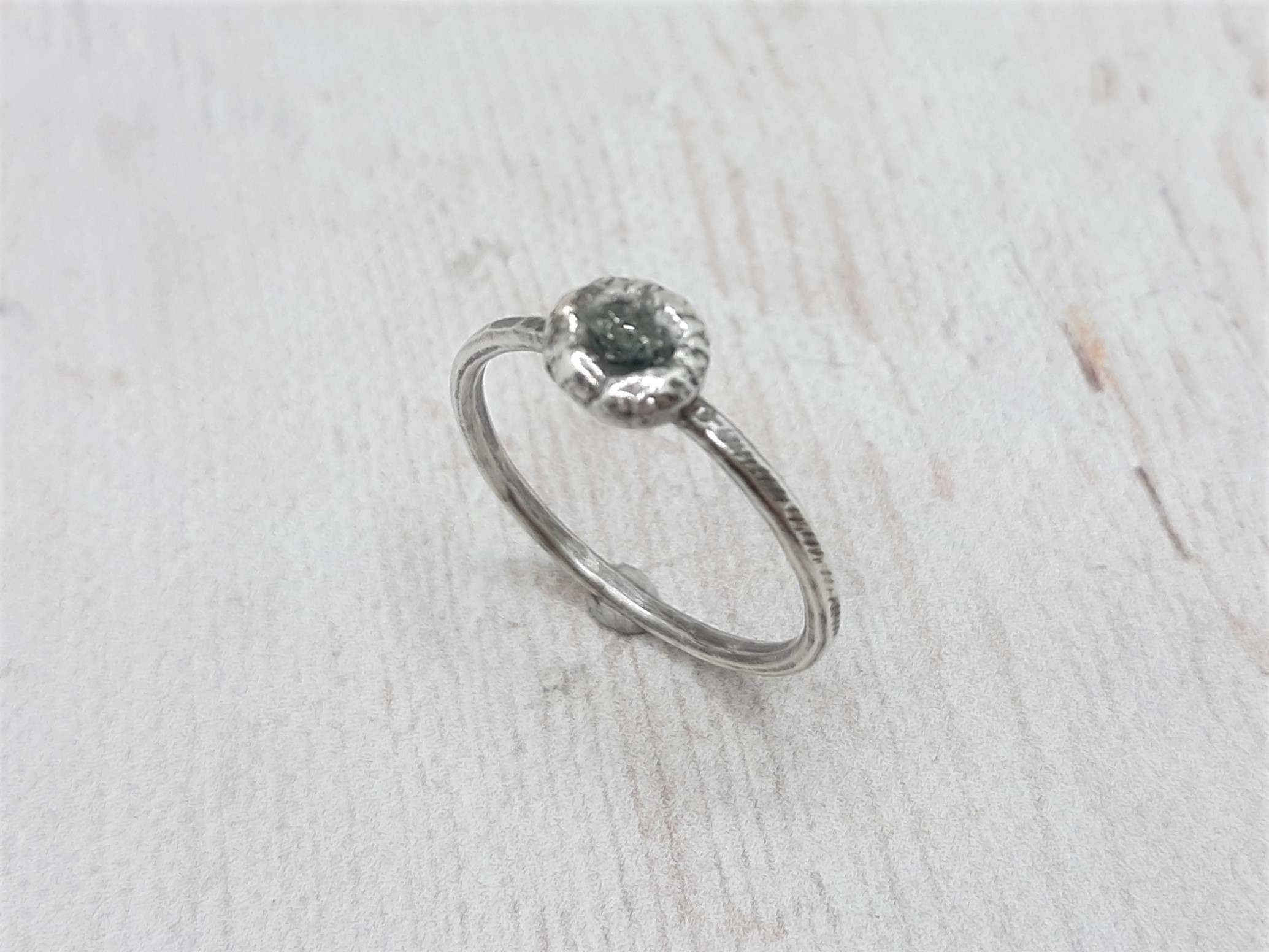 Nyers fekete gyémántos ezüst gyűrű 