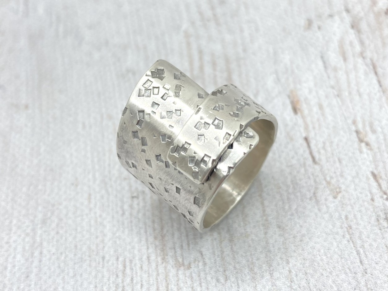 Rusztikus kalapált ezüst gyűrű, állítható méretű