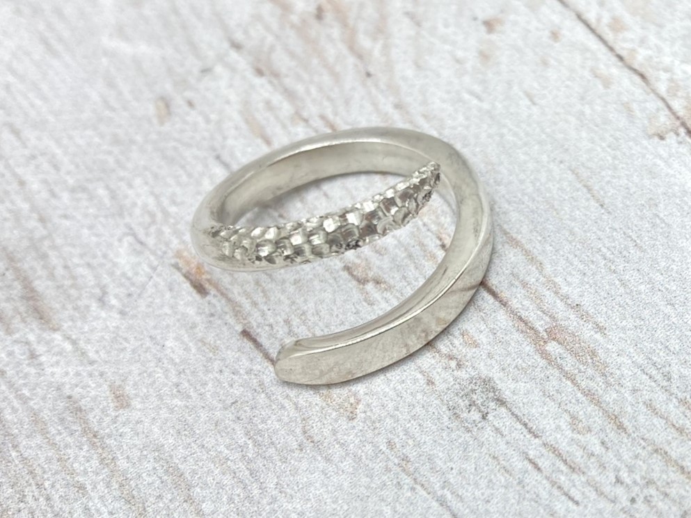 Nyitott ezüst gyűrű 