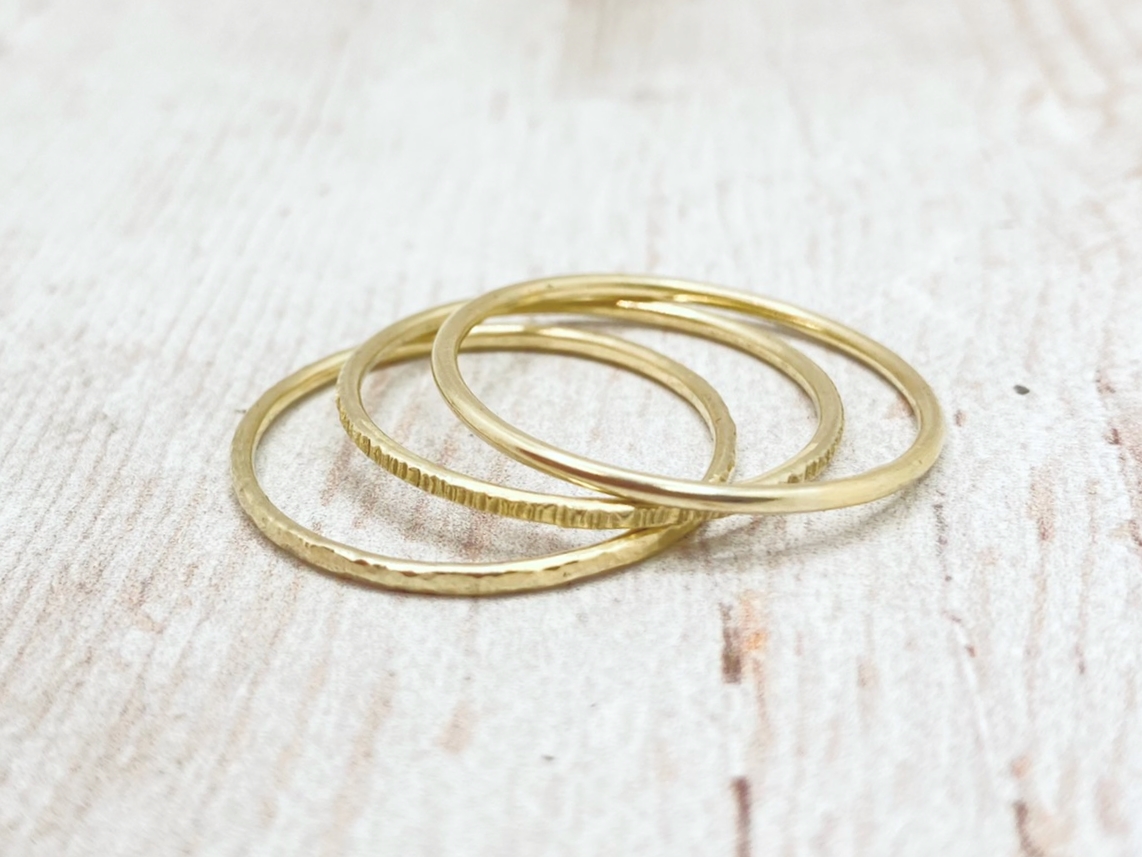 Vékony sárga arany karikagyűrű (14K)