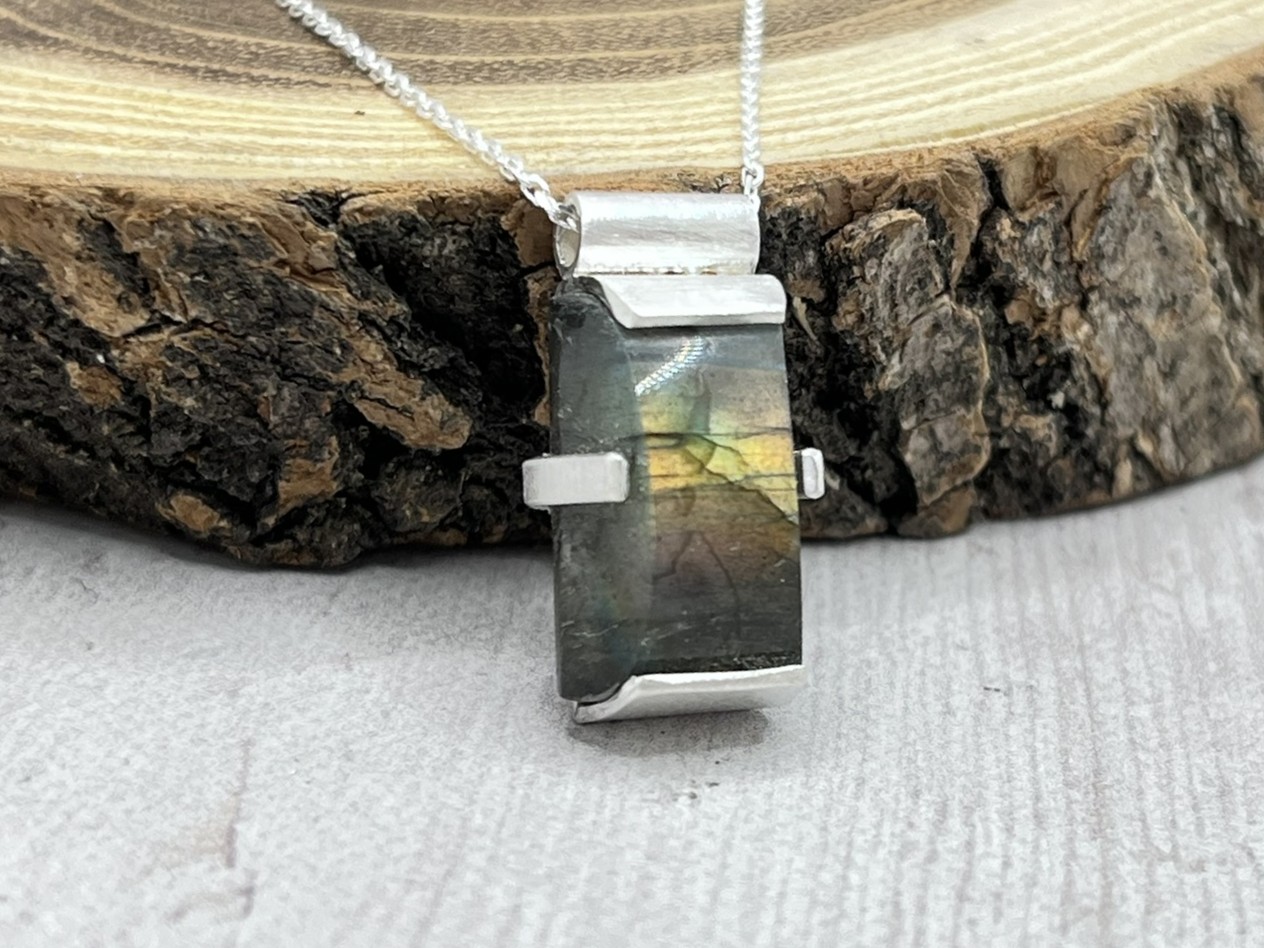 Labradorit ezüst nyaklánc 