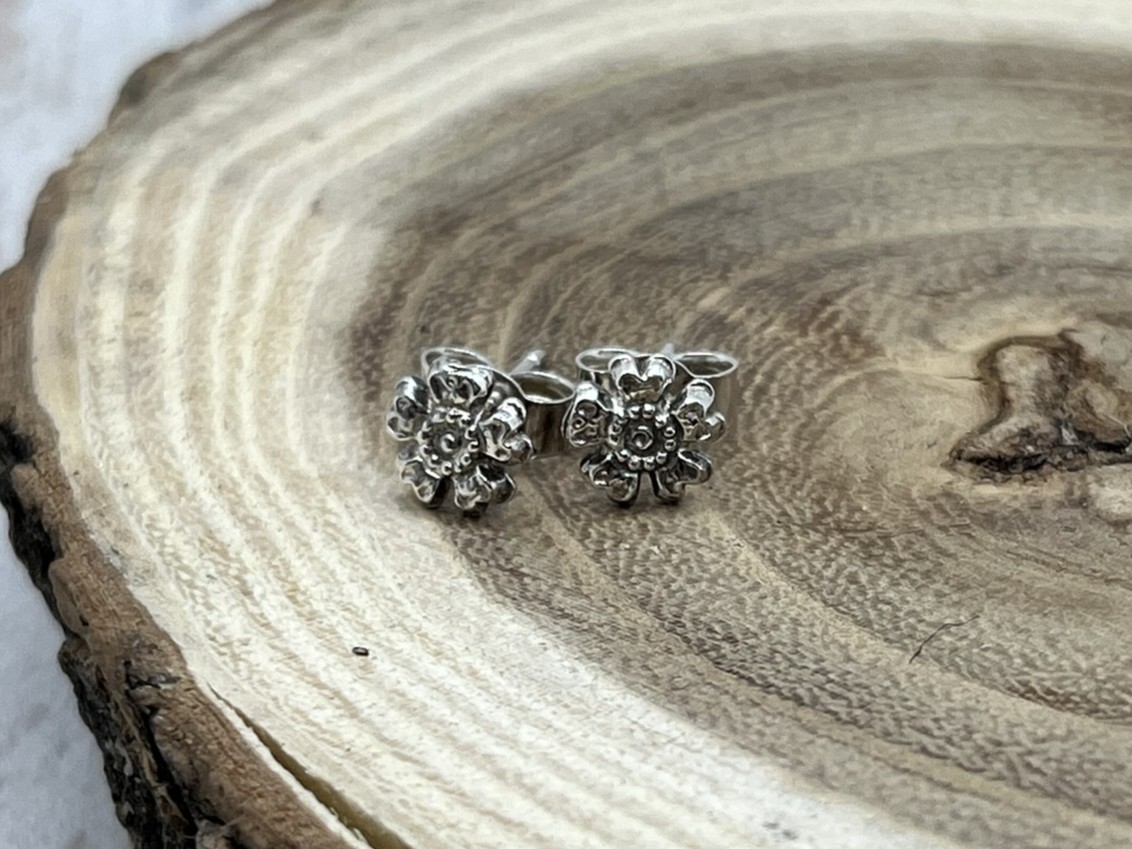 Virág ezüst fülbevaló 