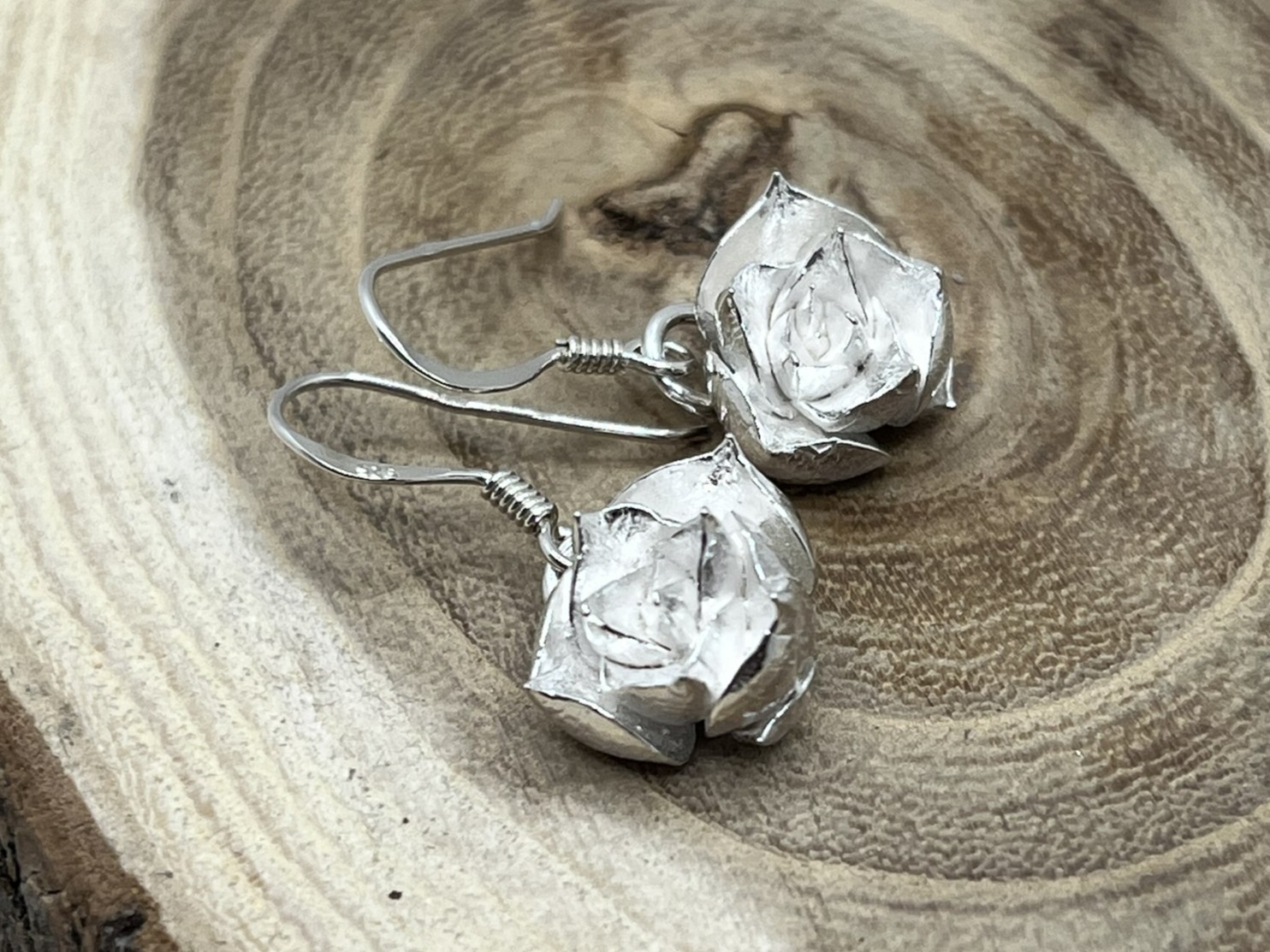 Kövirózsa ezüst fülbevaló 