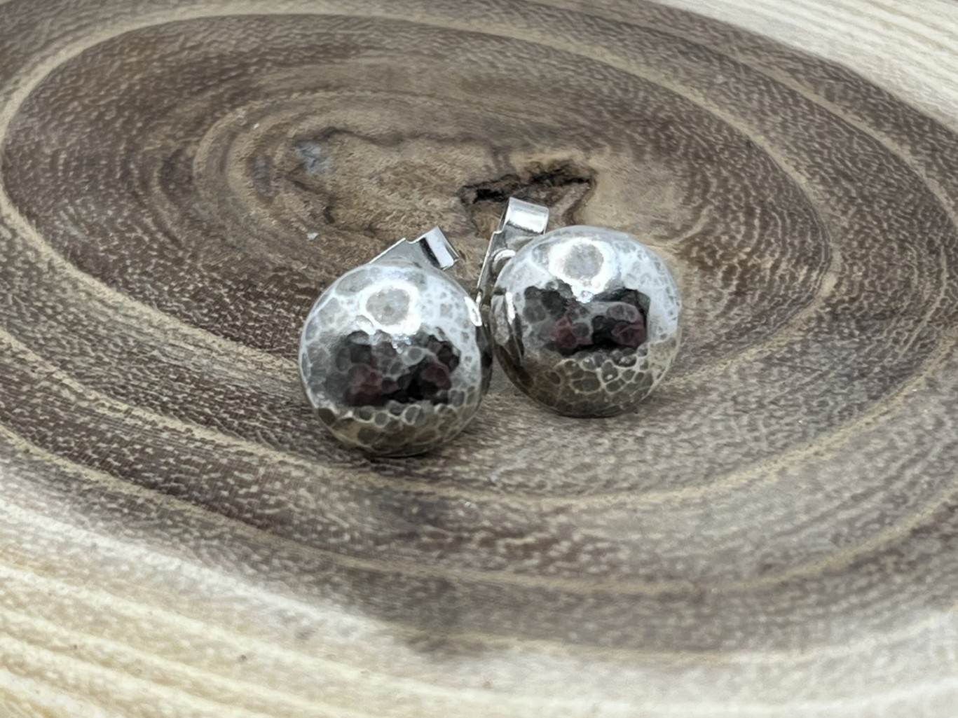 Domború ezüst korong fülbevaló 