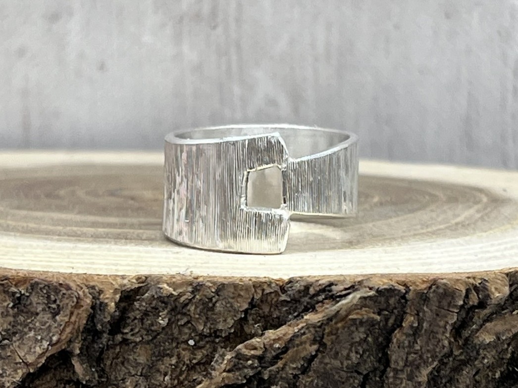 Csíkos ezüst gyűrű 