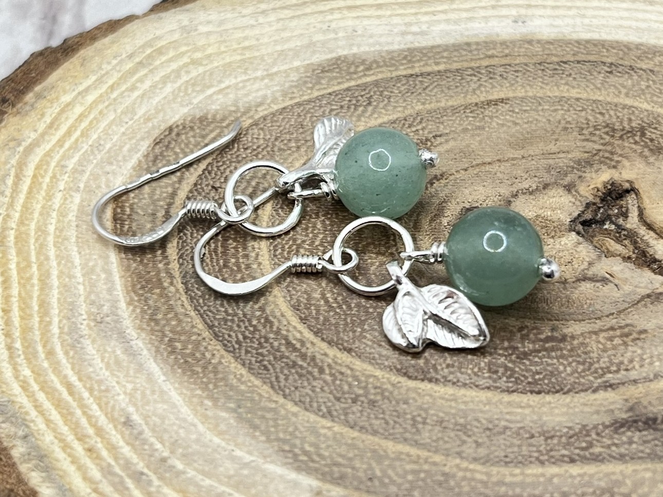 Aventurin ezüst fülbevaló levélkével 