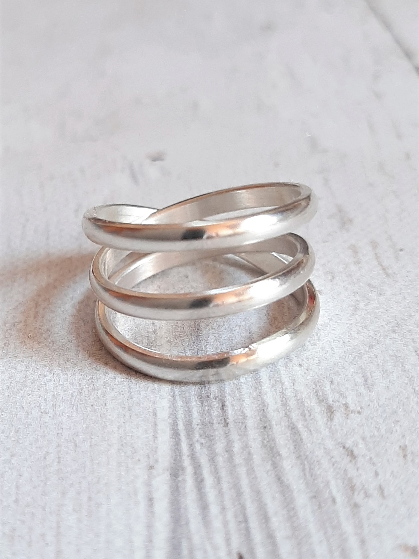 Modern háromsoros ezüst gyűrű
